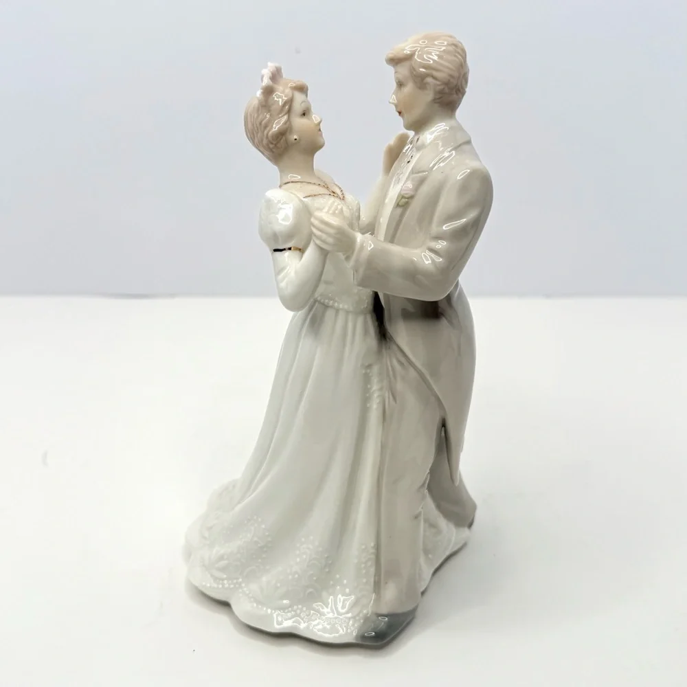 Vintage Bride & Groom Dancing Couple Figurine - Musical and Spins